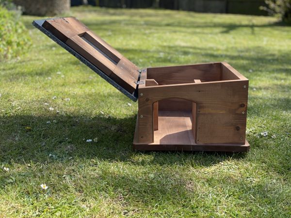 Hedgehog House with Wired TV Camera Kit